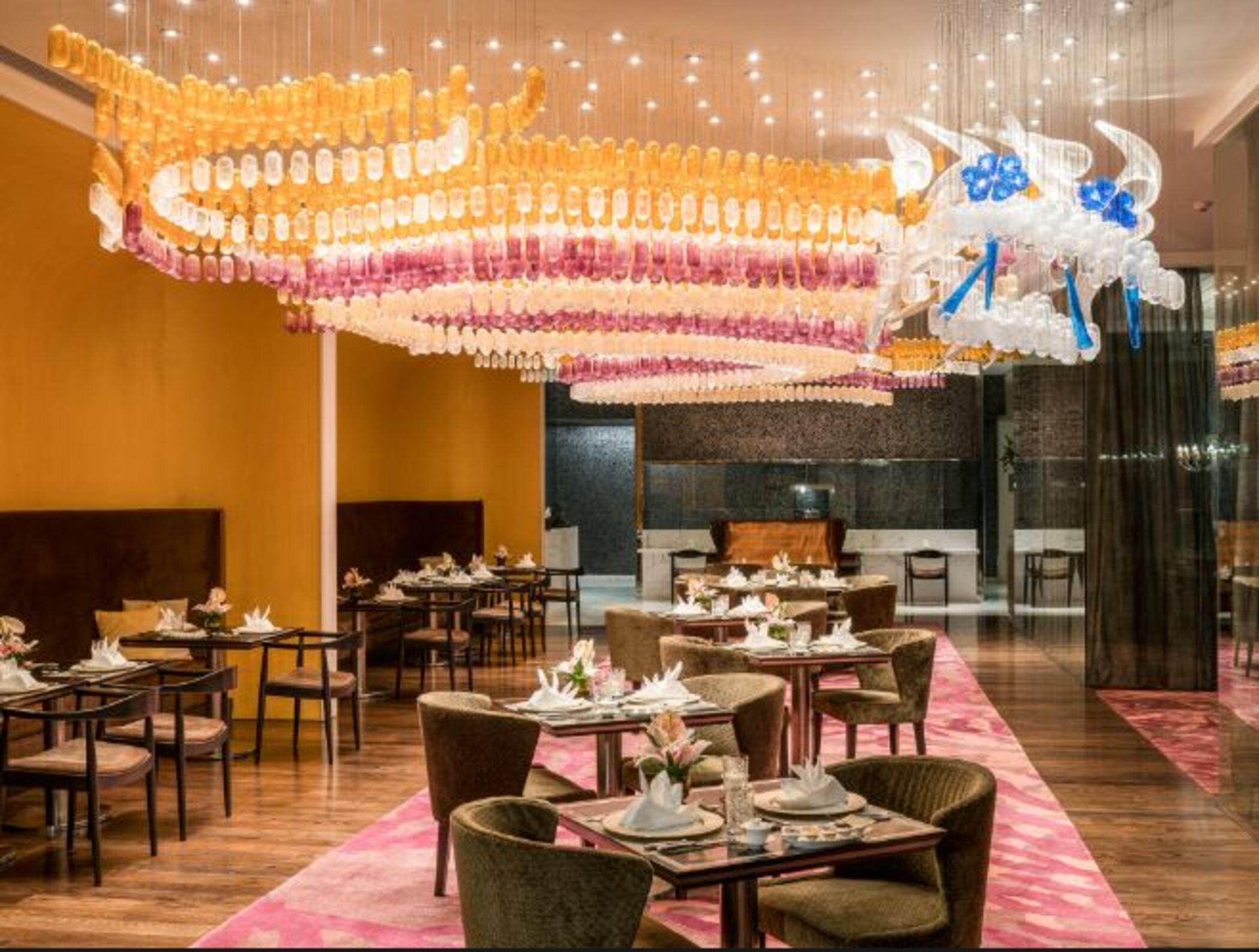 Отель Taj Lands End Мумбаи Экстерьер фото The restaurant