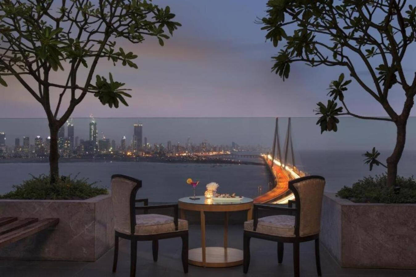 Отель Taj Lands End Мумбаи Экстерьер фото View from the hotel
