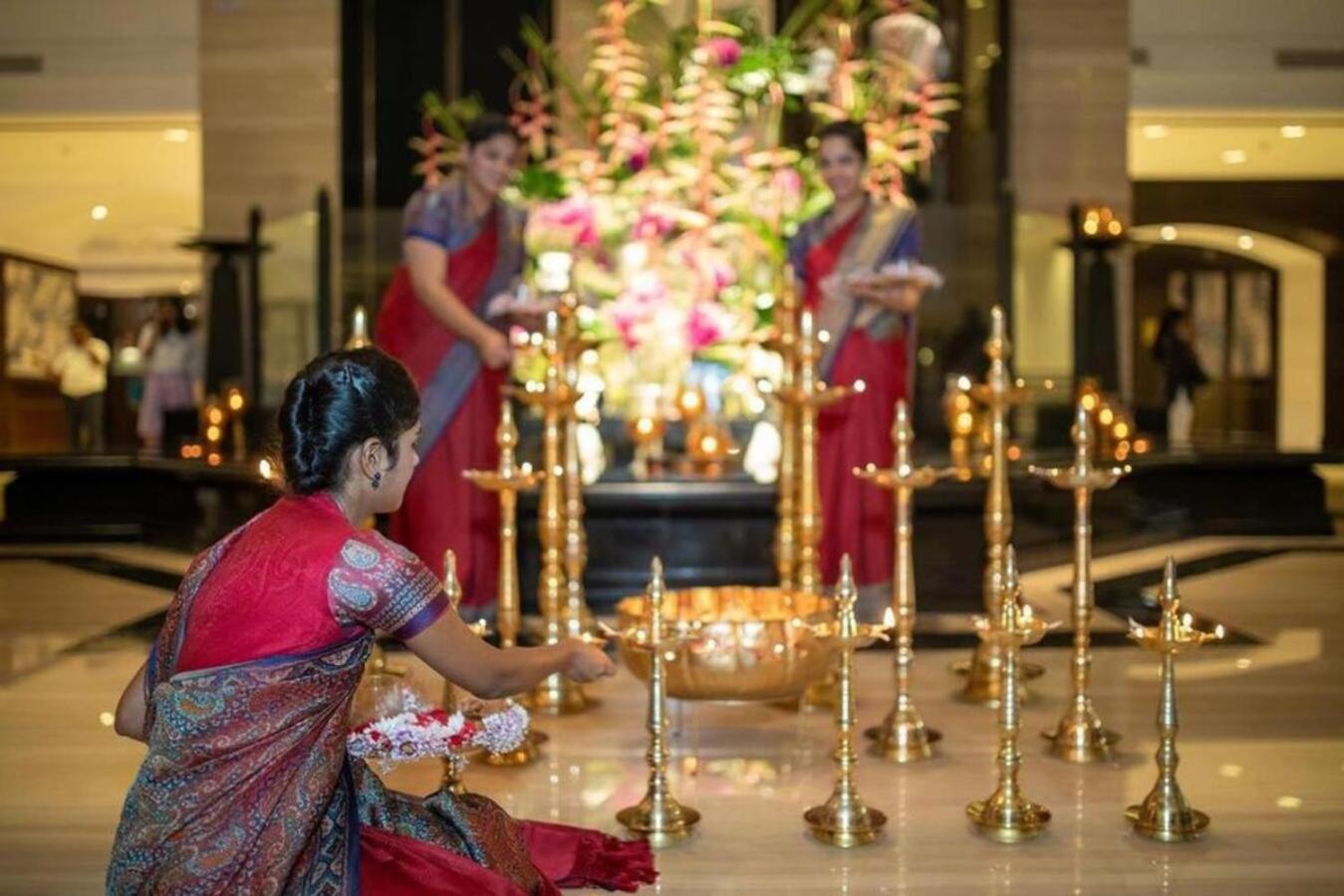 Отель Taj Lands End Мумбаи Экстерьер фото Aarti at the Taj Mahal Palace, Mumbai