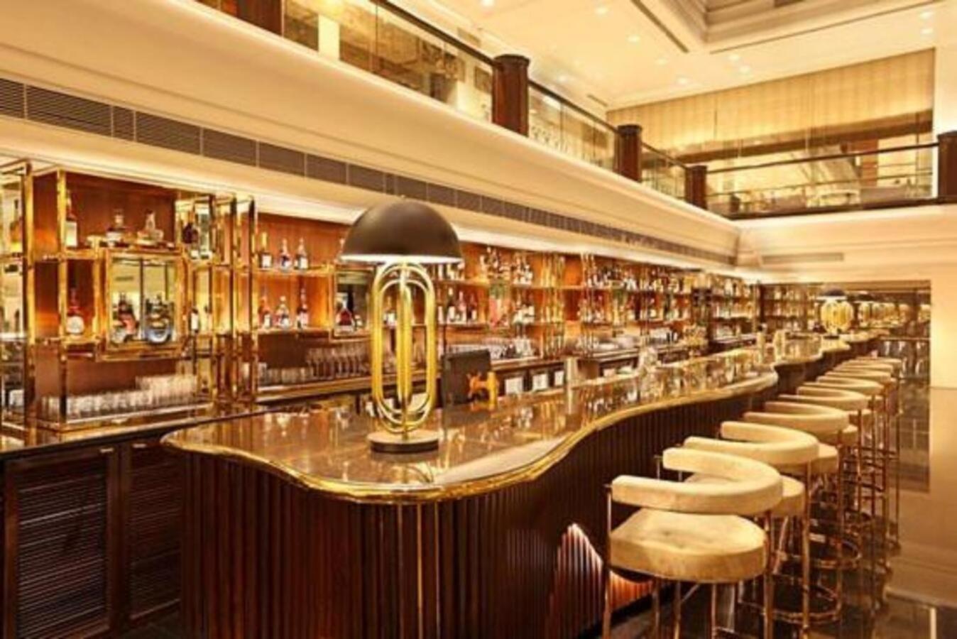 Отель Taj Lands End Мумбаи Экстерьер фото The bar at the Connaught