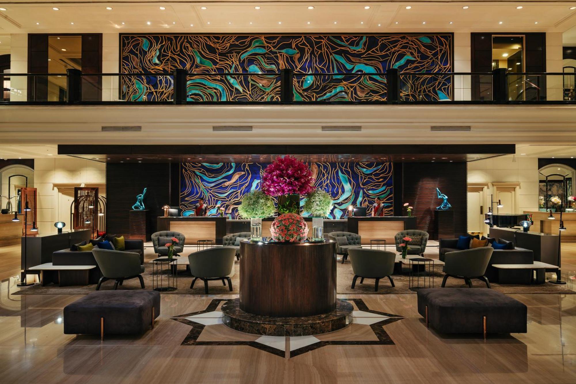 Отель Taj Lands End Мумбаи Экстерьер фото The lobby of the hotel