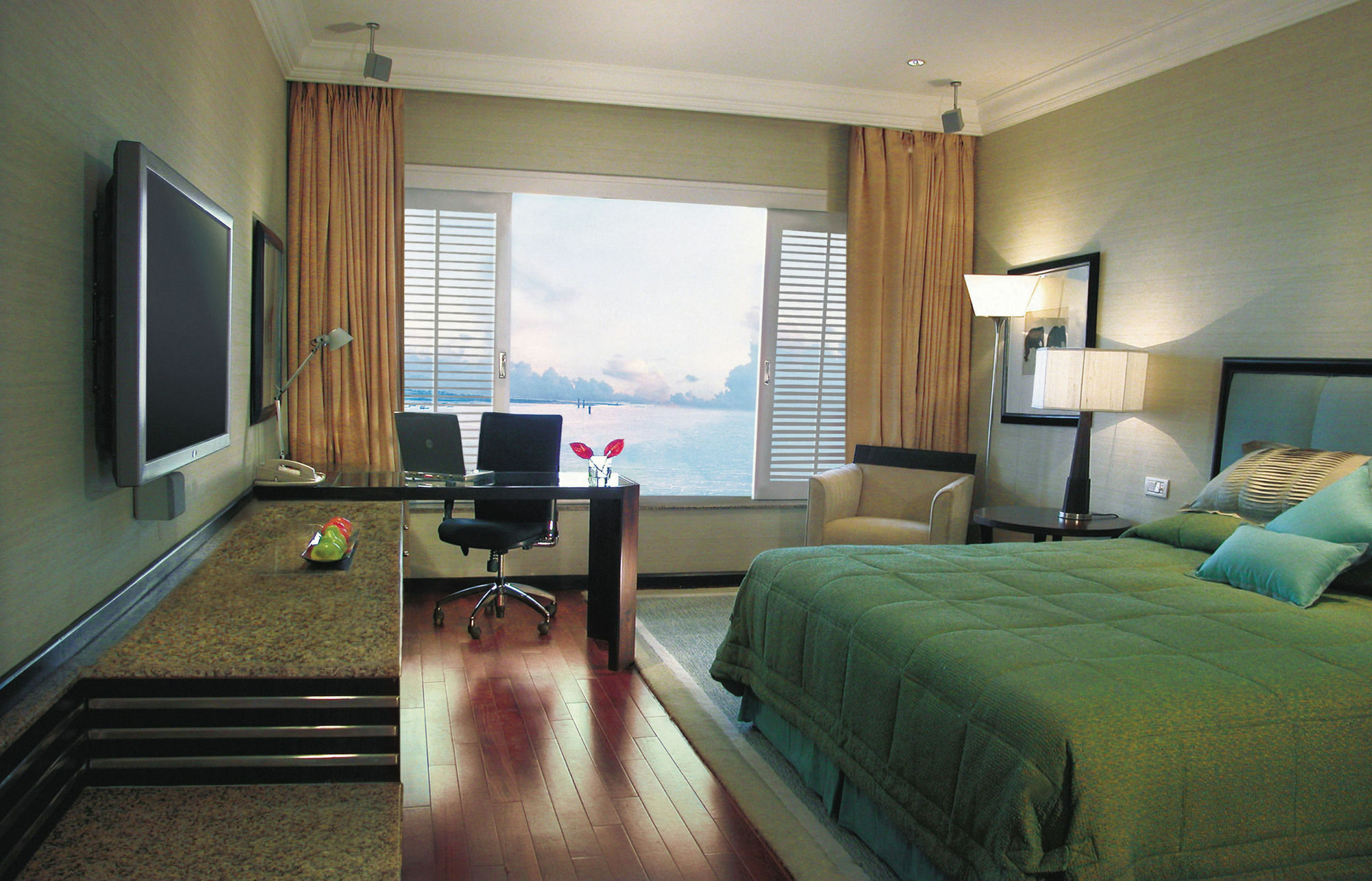 Отель Taj Lands End Мумбаи Номер фото A typical hotel room
